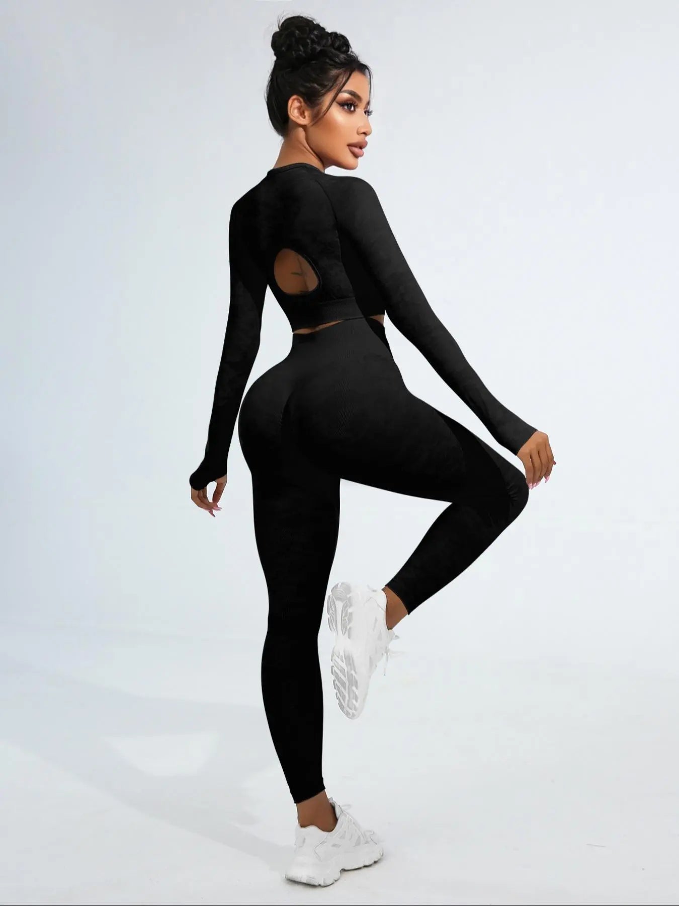 Women'S Long Sleeve Cut Out Crop Top & Slim-Fitting Hip Lifting High Waist Leggings Set for Spring, Comfort Athletic Gymwear, round Neck Cropped Top & Ruched Leggings Outfits Active Set, Minimalist Basic Womenswear, Comfy Ladies Outfits